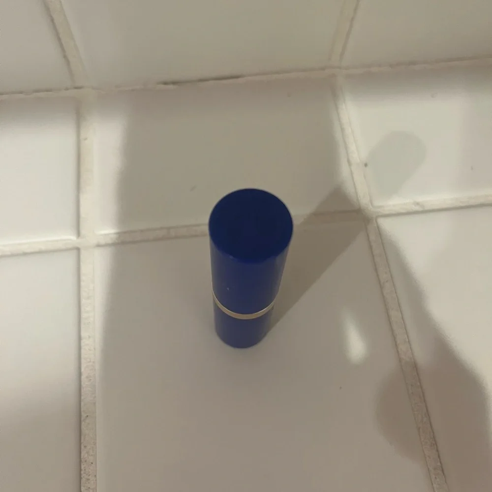 Estee Lauder lipstick creme‎ rouge levres 220 powerful
